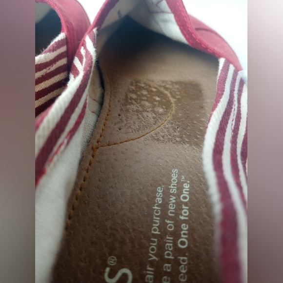 TOMS Slip On Comfort Flats Shoes, Red White,Womens Size 9.5 - Picture 9 of 9
